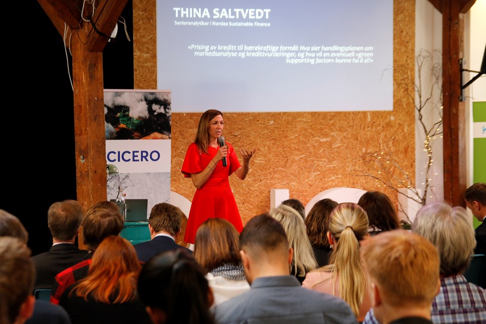 Foto: ) Thina Saltvedt innledet om prising av kreditt til bærekraftige formål