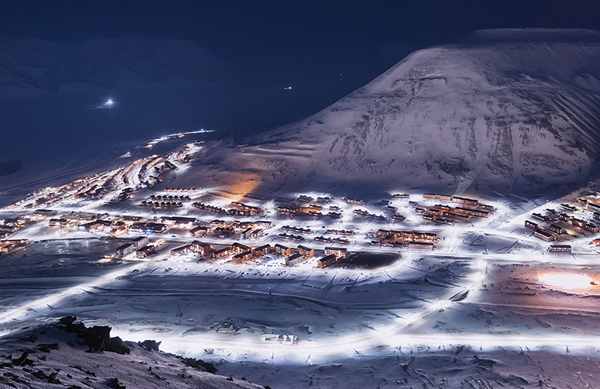Fotokredittering vinter på svalbard om natten